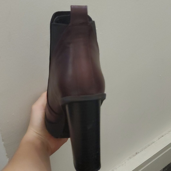 Rubber soled heel. Plum/oxblood color - Picture 3 of 3